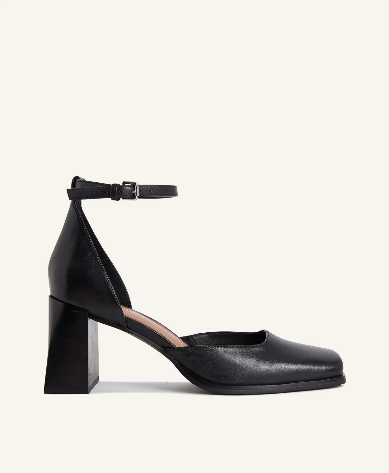 Anna Heel