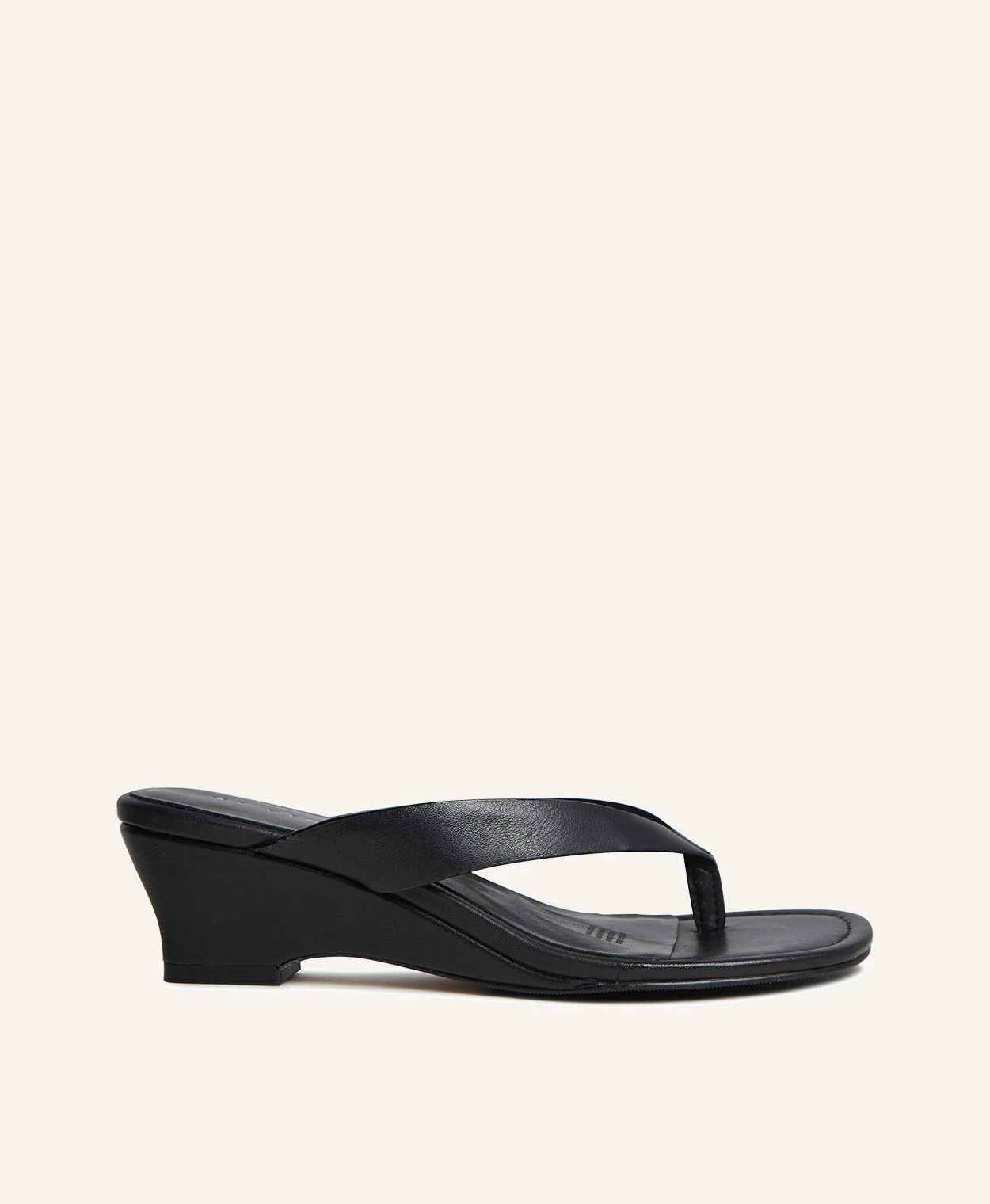 Desmee Wedge